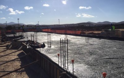 La dalle est coulée ! Hum ça a l&rsquo;air solide.